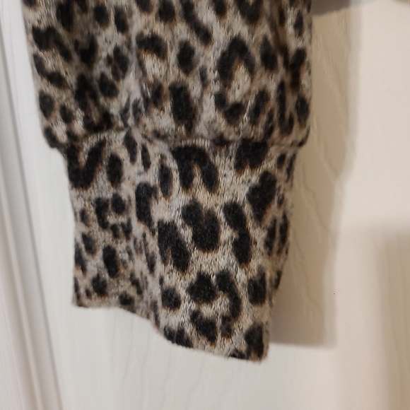 Love,fire leopard print size M long sleeve top - Picture 5 of 10